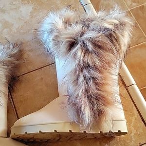 Beige fur boots 8.5